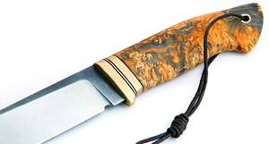 Herramienta utilitaria para exteriores de acero inoxidable forjado a mano, personalizada OEM, con mango de madera de arce estabilizada y collar de latón. - Product Image 4