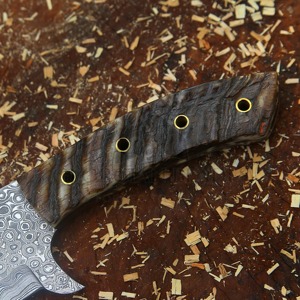 Couteau de chasse et de camping artisanal OEM/ODM en acier Damas de qualité industrielle, lame droite de 10 pouces, manche en corne, pointe tombante, style Viking - Product Image 2