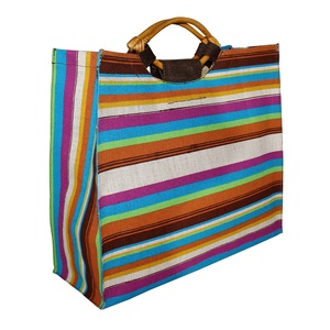 Bolsa de Compras Moderna de Alta Calidad con Asa de Madera en Forma de Ojo, Diseño de Rayas Multicolores, Bolsa de Yute Laminada en PP - Product Image 2