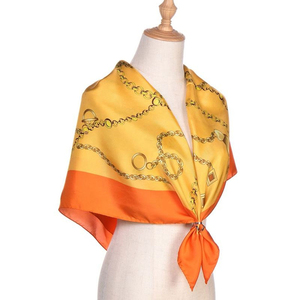 Écharpe ethnique longue en soie satinée 100% imprimée à la main, motif écossais rayé coloré, design tendance pour adulte, idéale pour le printemps - Product Image 1