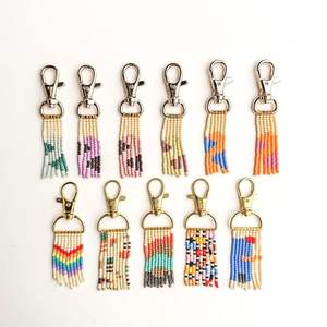 Llavero de lujo con cuentas de semillas para mujer, colorido, hecho a mano, con bordado de cuentas de semillas. - Product Image 4