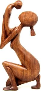 Sculpture en bois mère et enfant, décoration artisanale symbolisant l'attachement émotionnel, la chaleur et l'épanouissement. - Product Image 3