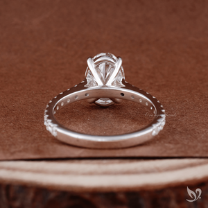 Anillo de Compromiso con Diamante Ovalado Cultivado en Laboratorio de 2 Quilates, Banda Pavé Catedral, Certificado IGI, Oro Blanco de 10K, Elegante Anillo de Novia - Product Image 2
