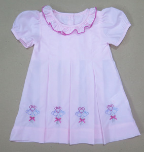 Conjunto para niño. Camiseta blanca de manga corta combinada con pantalones cortos azul cielo. Ropa de verano para niños - Product Image 4