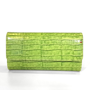 Portefeuille long tout-en-un pour femme en cuir de vachette gaufré imprimé croco vert Castello avec fermeture à fermoir et broderie drapeau, 11 emplacements pour cartes - Product Image 2