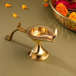 Ensemble de lampes à huile traditionnelles en laiton pour Diwali, forme irrégulière, artisanat artisanal, décor géométrique Art Déco, cérémonies religieuses - Product Image 3
