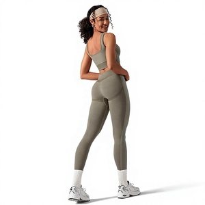 Ensemble soutien-gorge et short de yoga pour femme, uni, texturé, respirant, à compression, avec bretelles croisées, séchage rapide, extensible, coupe en V et dos froncé - Product Image 3