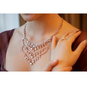 Collar de Diamantes de Latón de Lujo de Excelente Calidad, Joyería Elegante y Brillante para Bodas, Compromisos, Aniversarios y Eventos Nocturnos - Product Image 6