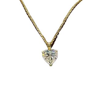 Hermosa forma de corazón Moissanite diamante personalizado blanco forma de corazón colgante de plata esterlina - Product Image 2