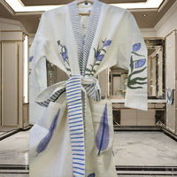 Robe Kimono en Coton à Motifs Floraux Imprimés à la Main, Robe de Demoiselle d'Honneur, Vêtement d'Intérieur Printemps-Été Longueur Genou, Loungewear de Luxe pour Femme en Tissu Gaufré à Manches Longues Bleu