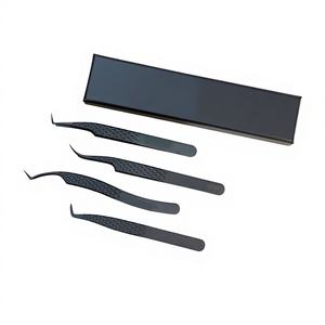 Pinzas para Pestañas de Acero Inoxidable Japonés con Puntas de Fibra Antimagnéticas, Logotipo Personalizado, NUEVO Recubrimiento de Color Negro Plasma Premium Mega Volumen - Product Image 1