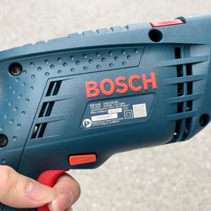 Kit de Taladro de Impacto Profesional GSB 10 RE con Motor Robusto y Potente de 500 W, Compacto para Trabajar en Espacios Reducidos y en Altura - Product Image 4