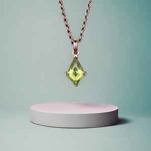 Collier en péridot vert en forme de cerf-volant pour femme, pendentif en or jaune 14k 18k, cadeau d'anniversaire, de mariage ou pour la fête des mères - Product Image 4