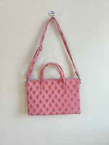 Sac pour ordinateur portable unisexe léger en tissu de coton à imprimé floral de luxe fait à la main avec poignée souple et fermeture à glissière pour les voyages - Product Image 3