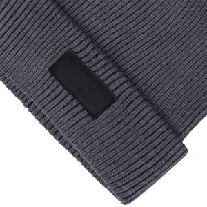 Gorro de Punto Acanalado Unisex para Invierno con Parche de Cuero en Blanco para Bordado de Logotipo Personalizado al por Mayor - Product Image 4