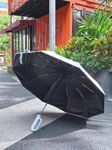 Paraguas Clásico de Tres Pliegues Totalmente Automático con Tubo de Hierro, Revestimiento Negro, Protección Solar, Color y Logotipo Personalizables, Mango con Gancho, 12 Varillas - Product Image 2