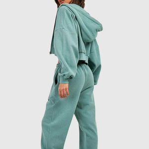 Ensemble de survêtement d'hiver uni personnalisé avec crop top décontracté, ensemble deux pièces avec sweat à capuche zippé et pantalon de jogging - Product Image 2