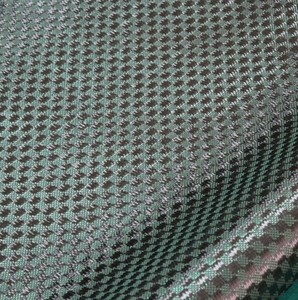 Tela de Fibra de Carbono con Brillo Verde Estabilizado de 210 g/m² para Componentes de la Industria Automotriz - Product Image 2