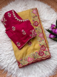 Sari de Georgette Candy Crush con bordado Zari y trabajo Zarkan, diseño exclusivo, que viene con blusa a juego. - Product Image 3