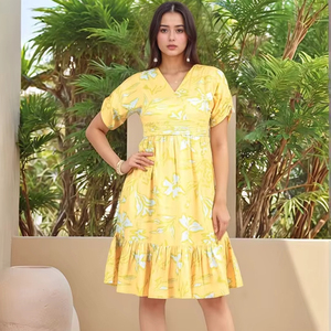 Vestido Midi de Manga Corta con Cuello en V, Estampado Floral Rosa, Logotipo Personalizado, Corte Ajustado y Evase, Vestido de Mujer para Fiestas y Eventos Festivos - Product Image 1