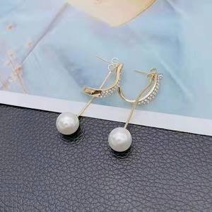 Nouvelles boucles d'oreilles pendantes en perles d'eau douce Edison de 10-11 mm, design français, rondes et légèrement imparfaites - Product Image 1