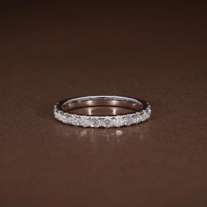 Anillo de media eternidad con diamantes creados en laboratorio, banda apilable de oro macizo, anillo de boda, viene con certificado y caja de regalo, joyería fina. - Product Image 1