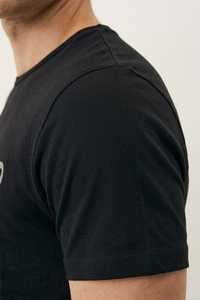 Camiseta de cuello alto para hombre, de punto sólido estampado, corte regular, talla grande, 100% algodón de alta calidad, con logo personalizado. - Product Image 3