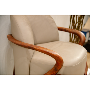 Silla de Acento de Madera de Nogal de Lujo, Tapizada en Cuero con Reposabrazos de Madera Sólida para Sala de Estar, Recepción, Muebles de Hotel PISANO - Product Image 1