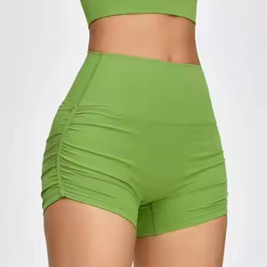 Ensemble de yoga pour femmes, haut court vert, short taille haute, 2 pièces, sans couture, en spandex et polyester, vêtements de sport, fabrication sur mesure par Twin City - Product Image 3