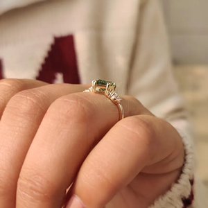 Bague de luxe en moissanite taille marquise avec pierre verte pour femme, en argent sterling 925 plaqué or, idéale pour les fiançailles et les mariages - Product Image 3