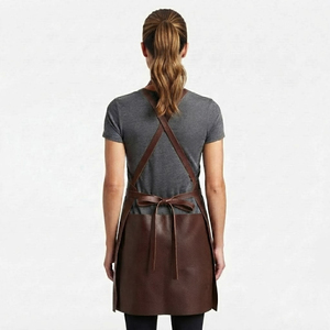Tablier de Barbier Jetable en Similicuir Personnalisable avec Logo, Poches et Bretelles Réglables - Tenue de Travail de Salon en Polyester/Nylon - Product Image 4