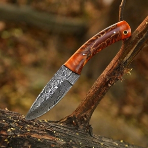 Couteau de chasse et de camping en acier Damas fait main à lame fixe, avec manche en résine orange, pour la vente en gros et l'OEM - Product Image 6