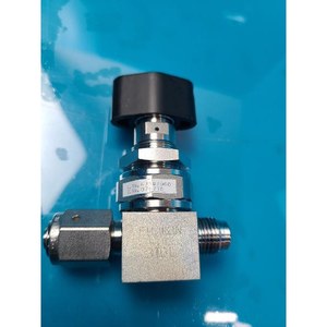 FUJIKIN C.NO.076776 Utilisé comme pièce détachée pour équipement semi-conducteur d'occasion - Product Image 2