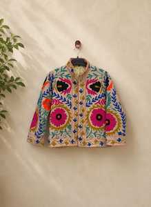 Chaqueta de Mujer con Bordado Suzani Colorido, Ropa Artesanal Única para Amantes de la Moda, Ropa Bohemia, Abrigo para Damas Uzbecas - Product Image 3