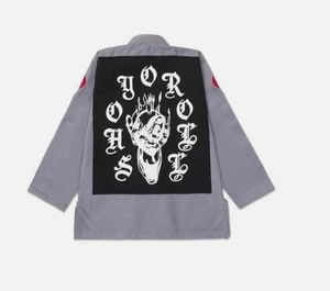 Kimono de BJJ Gris Bordado Unisex, Corte Regular, 100% Algodón, 440g, Secado Rápido, Uniforme de Jiu-Jitsu, Estilo Rebelde y Moderno - Product Image 1