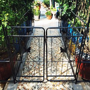Arco da Giardino in Metallo 79,5 L x 86,6 H con Cancello, Supporto per Piante Rampicanti da Esterno, Traliccio per Rose, Prodotto di Qualità per Recinzioni e Cancelli - Product Image 3