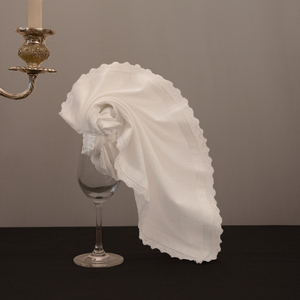 Serviette en tissu carrée blanche avec bordure en dentelle, réutilisable, écologique, durable, 20x20 pouces, pour la maison, les mariages, les restaurants - Product Image 6
