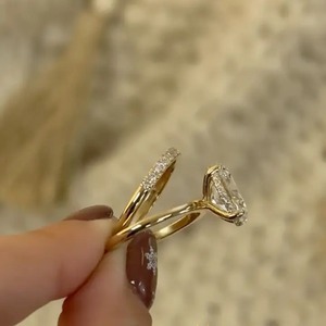 Anillo de Compromiso y Boda de Plata de Ley 925 con Diseño Premium, Corte Ovalado de Moissanita, Halo Oculto y Claridad VVS para Mujer - Product Image 2