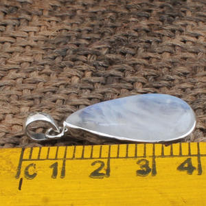 Collar de plata de ley 925 chapado en platino con colgante de piedra lunar arcoíris natural con engaste de bisel vintage, gema de fuego azul, hecho a mano - Product Image 3