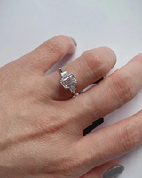 Bague de fiançailles en or rose avec diamant taille émeraude et halo pour femme, style classique, certifiée IGI