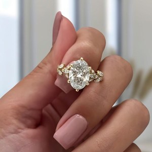 Bague florale en diamant de laboratoire de haute qualité, 3,02 carats, taille ovale, or jaune 14 carats, bijoux de mariage et de fiançailles pour les mariées - Product Image 1