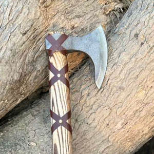Hacha Estilo Vikingo de Grado Industrial, Grabada a Medida, Hecha a Mano en Madera y Acero al Carbono, para Supervivencia, con 3 Años de Garantía, Venta al Por Mayor - Product Image 4