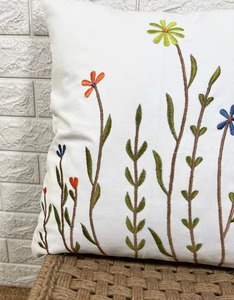 Housse de coussin carrée brodée de fleurs 100% coton, housse de coussin vintage pour la décoration du canapé - Product Image 2