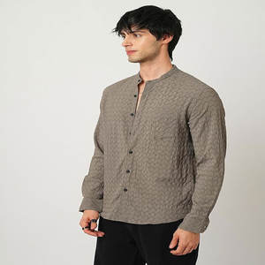 Nouveau modèle de chemise personnalisée à manches longues pour hommes, respirante, anti-rides, décontractée, grande taille, fabriquée à partir de tissu Dobby, de l'usine OEM - Product Image 4