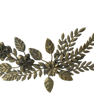 Couronne murale moderne en laiton antique, faite à la main, avec fleurs et feuilles botaniques en métal, taille personnalisable, installation facile, décoration murale - Product Image 4