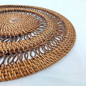 Grand set de table rond en rotin, idéal pour servir des plats chauds, des bols, des casseroles et protéger la table, fabriqué à la main en Inde - Product Image 6