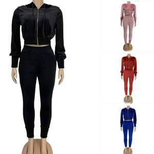 Conjunto de Sudadera y Pantalones de Terciopelo Personalizados al por Mayor para Mujer, Sudadera con Capucha y Cremallera, Chándal de Terciopelo para Mujer - Product Image 1