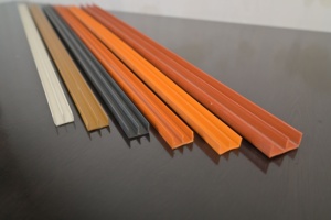 Profil de rail coulissant en PVC de haute qualité pour tiroirs de meubles, portes et systèmes de guidage de placards – Guide en plastique durable - Product Image 3