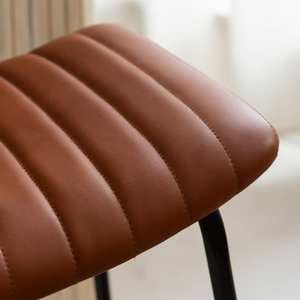 Taburete de bar Vandana Vertex Arista de cuero marrón y metal (juego de 2) - Product Image 3