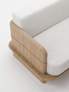 Sofá de Madera de Teca con Líneas Rectas y Elegantes, Paneles de Reposabrazos Anchos y Cojines Tapizados en Tono Neutro Suave - Product Image 3